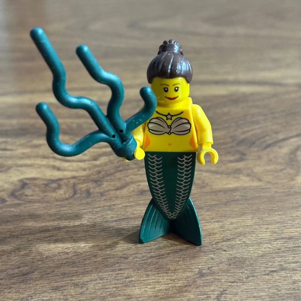 LEGO Mermaid Minifigure Yellow Shell Top Green Tail Seaweed Double Face Figure